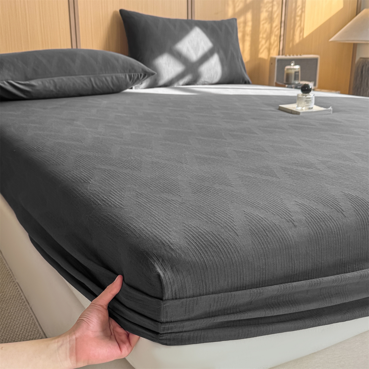 91家纺网 家纺一手货源 找家纺 灰鲸 2026新款全棉纯棉三层纱色织提花床笠单品床笠床笠单件 影韵-素墨