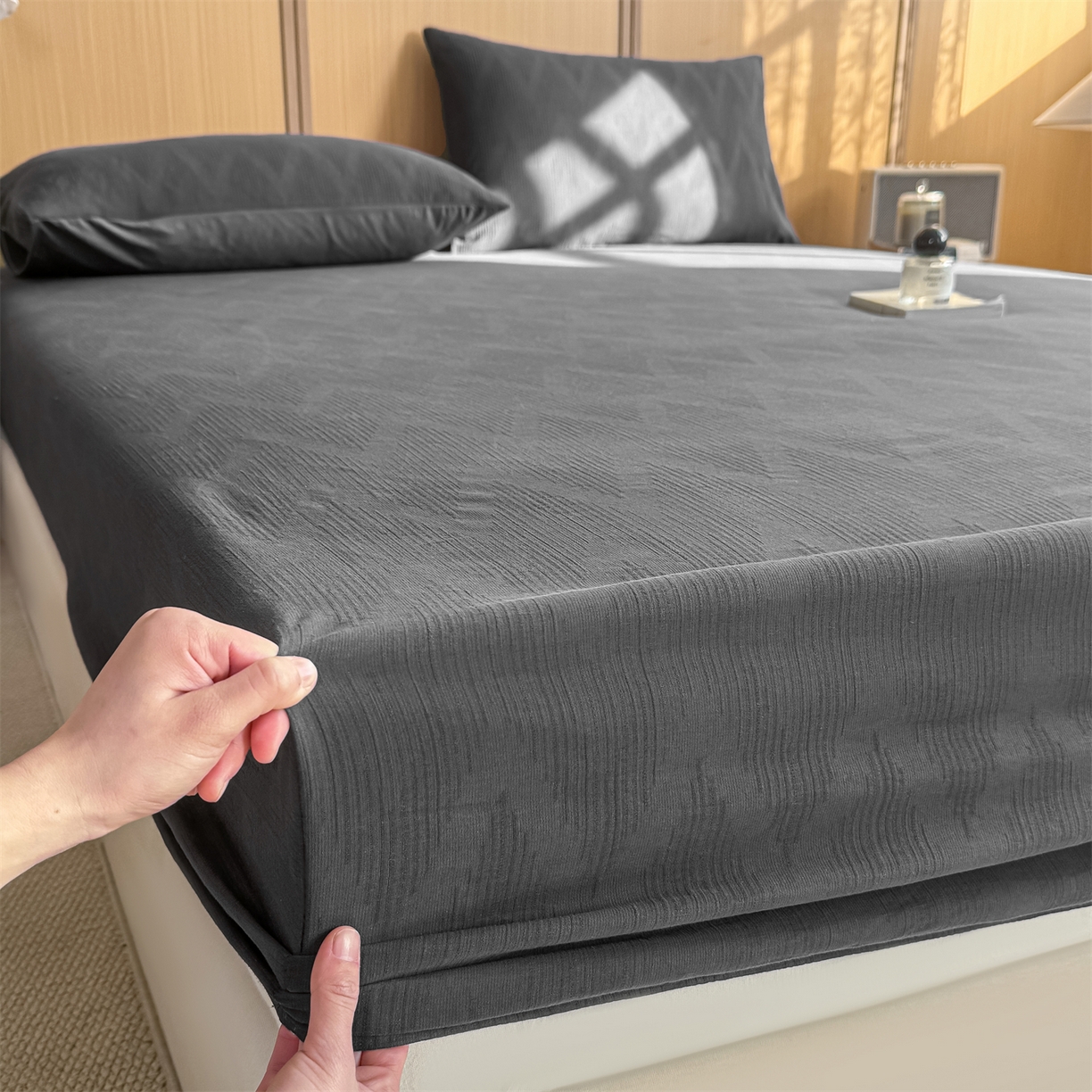 91家纺网 家纺一手货源 找家纺 灰鲸 2026新款全棉纯棉三层纱色织提花床笠单品床笠床笠单件 影韵-素墨