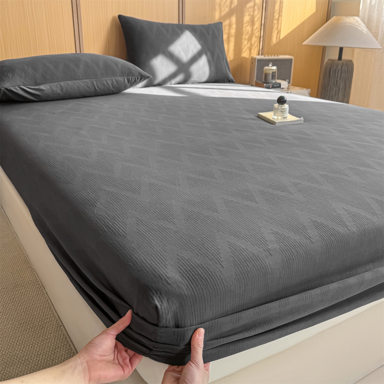 91家纺网 家纺一手货源 找家纺 灰鲸 2026新款全棉纯棉三层纱色织提花床笠单品床笠床笠单件 影韵-素墨