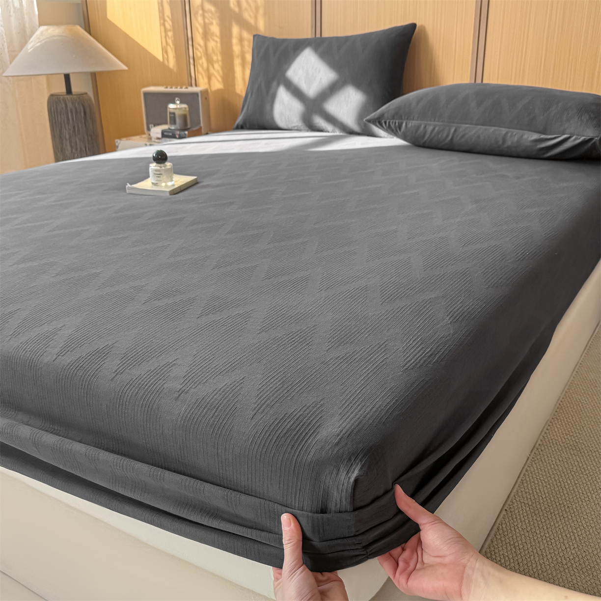 91家纺网 家纺一手货源 找家纺 灰鲸 2026新款全棉纯棉三层纱色织提花床笠单品床笠床笠单件 影韵-素墨