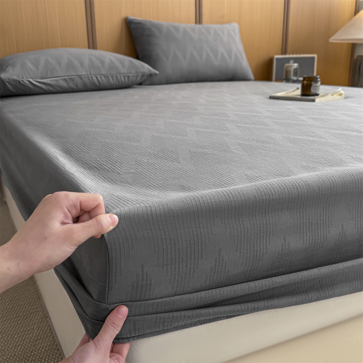 91家纺网 家纺一手货源 找家纺 灰鲸 2026新款全棉纯棉三层纱色织提花床笠单品床笠床笠单件 影韵-雾灰