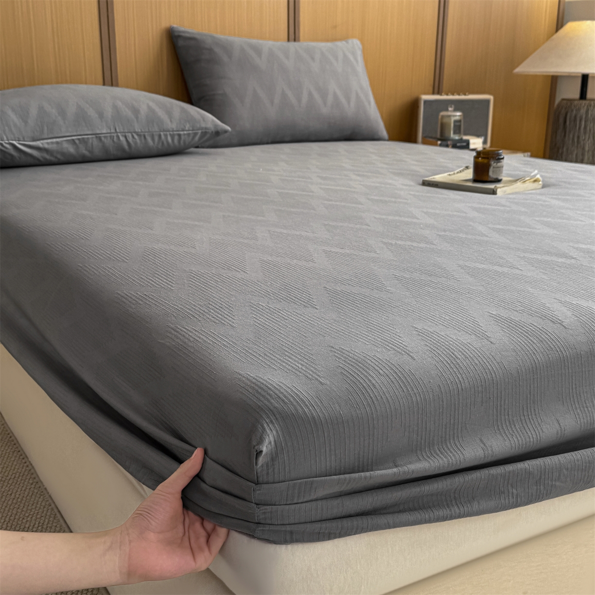 91家纺网 家纺一手货源 找家纺 灰鲸 2026新款全棉纯棉三层纱色织提花床笠单品床笠床笠单件 影韵-雾灰