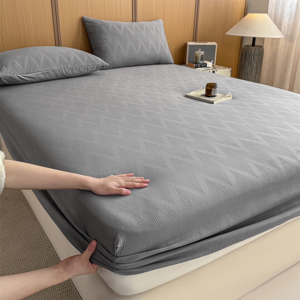 91家纺网 家纺一手货源 找家纺 灰鲸 2026新款全棉纯棉三层纱色织提花床笠单品床笠床笠单件 影韵-雾灰