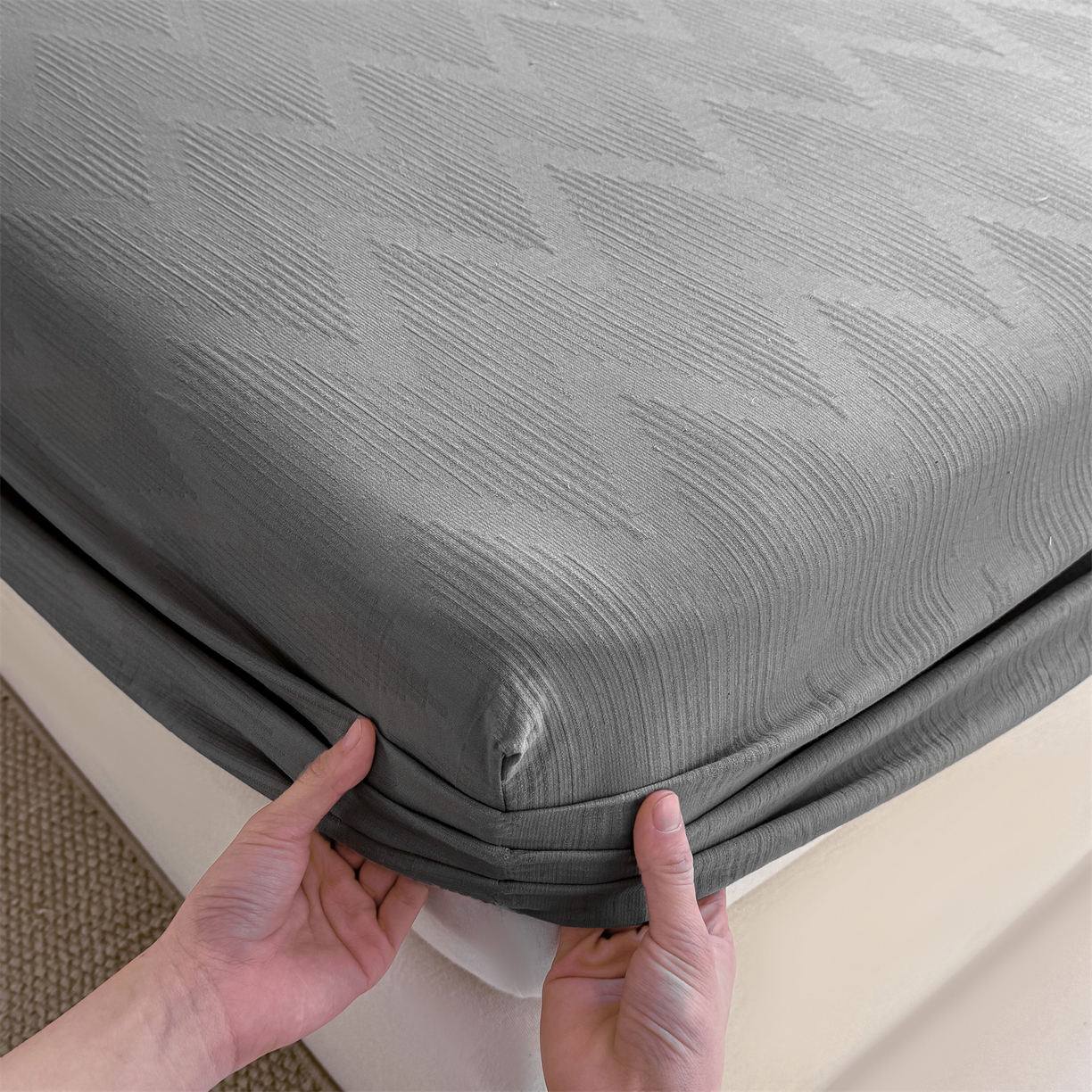 91家纺网 家纺一手货源 找家纺 灰鲸 2026新款全棉纯棉三层纱色织提花床笠单品床笠床笠单件 影韵-雾灰