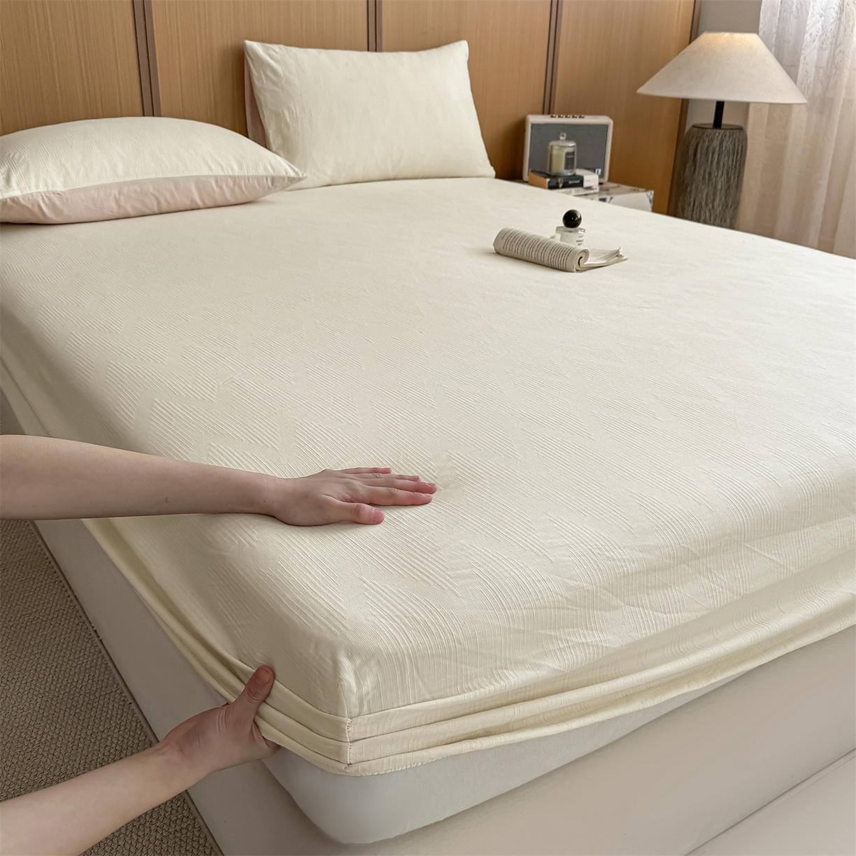 91家纺网 家纺一手货源 找家纺 灰鲸 2026新款全棉纯棉三层纱色织提花床笠单品床笠床笠单件 影韵-杏仁奶霜