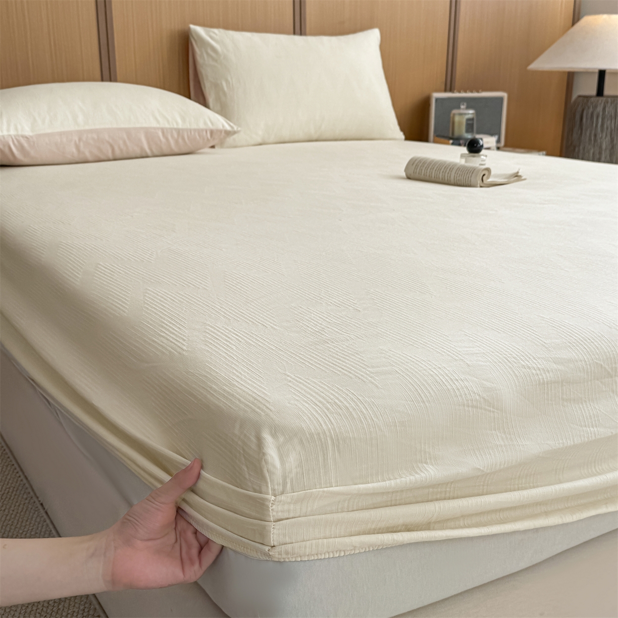 91家纺网 家纺一手货源 找家纺 灰鲸 2026新款全棉纯棉三层纱色织提花床笠单品床笠床笠单件 影韵-杏仁奶霜