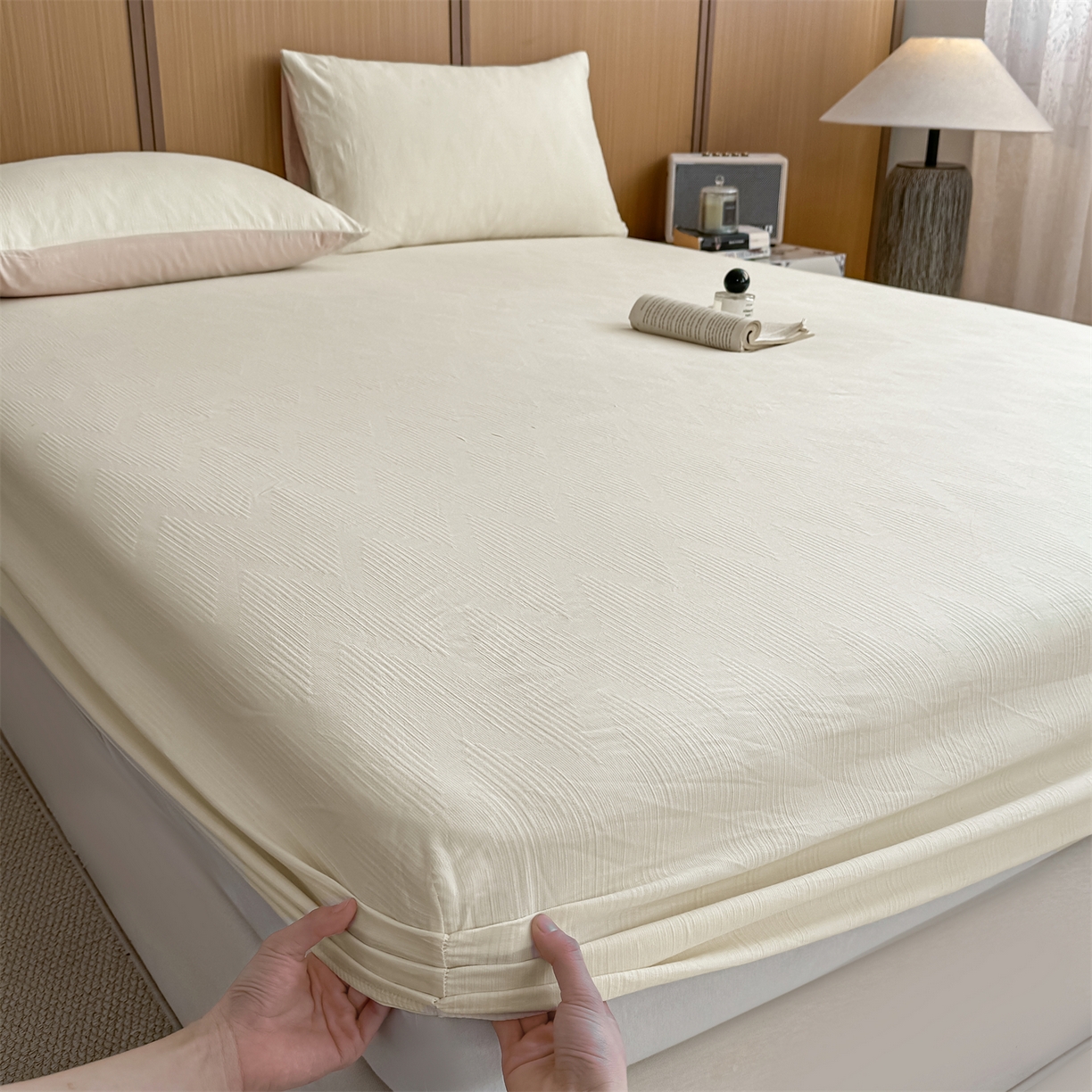 91家纺网 家纺一手货源 找家纺 灰鲸 2026新款全棉纯棉三层纱色织提花床笠单品床笠床笠单件 影韵-杏仁奶霜