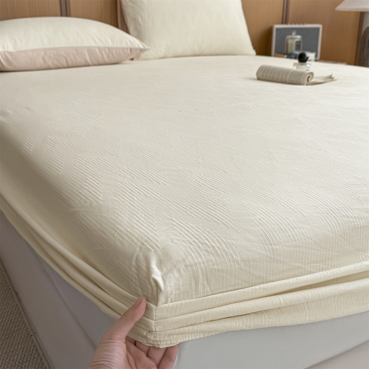 91家纺网 家纺一手货源 找家纺 灰鲸 2026新款全棉纯棉三层纱色织提花床笠单品床笠床笠单件 影韵-杏仁奶霜