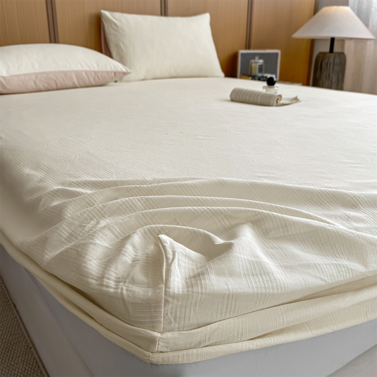 91家纺网 家纺一手货源 找家纺 灰鲸 2026新款全棉纯棉三层纱色织提花床笠单品床笠床笠单件 影韵-杏仁奶霜