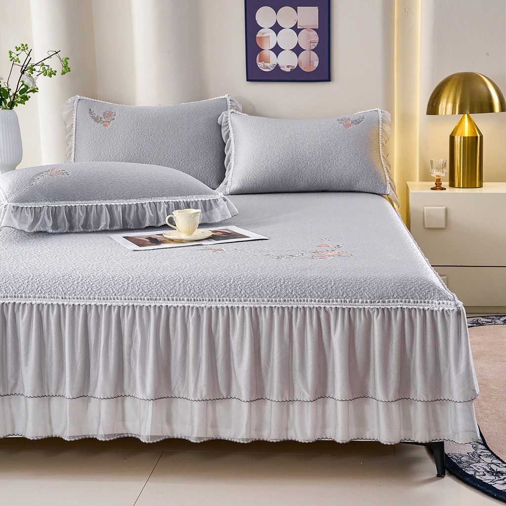91家纺网 家纺一手货源 找家纺 莱家富 2026新款A类凉感豆豆席-床裙款 床裙款-清夏玫瑰灰色