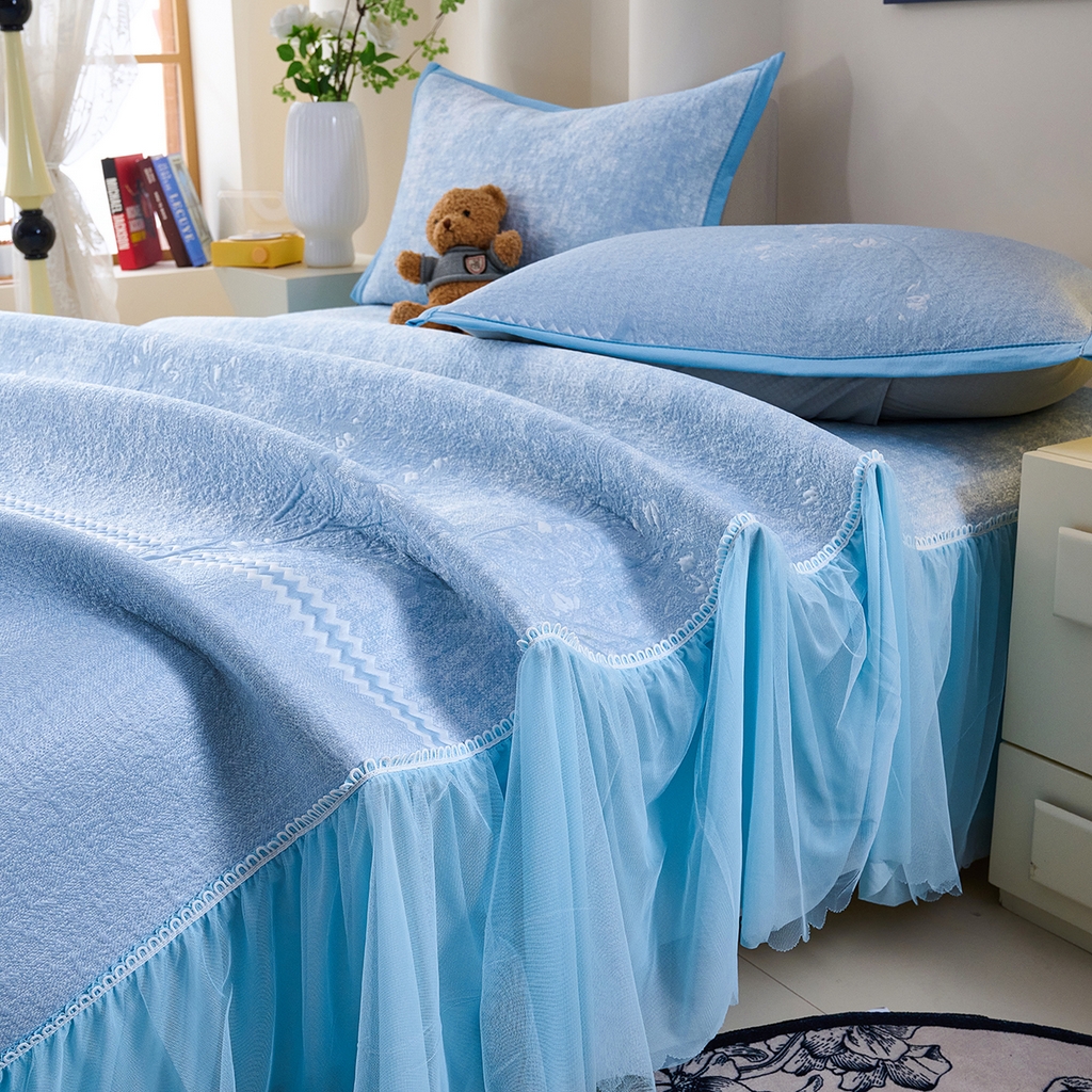 91家纺网 家纺一手货源 找家纺 莱家富 2026新款A类凉感豆豆席-床裙款 床裙款-喜上眉梢蓝色