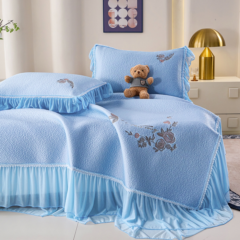 91家纺网 家纺一手货源 找家纺 莱家富 2026新款A类凉感豆豆席-床裙款 床裙款-清夏玫瑰蓝色