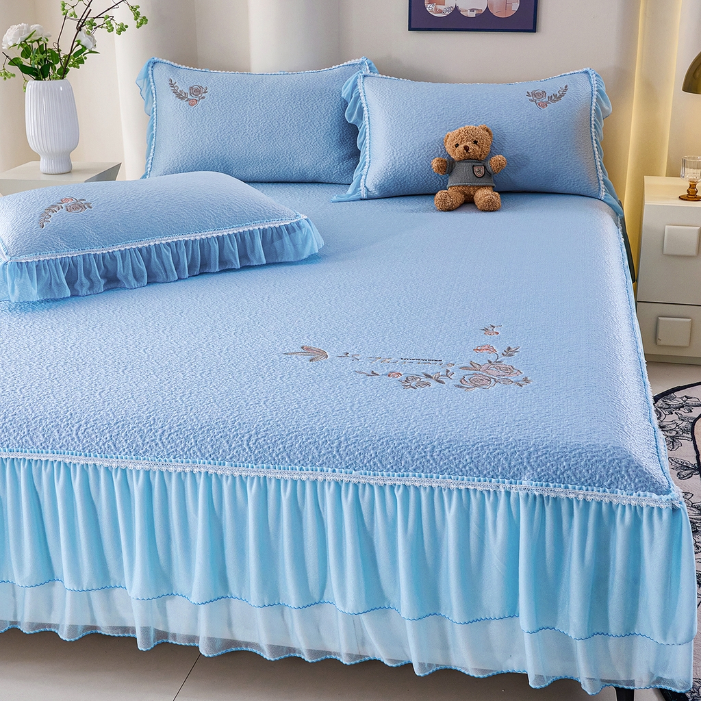 91家纺网 家纺一手货源 找家纺 莱家富 2026新款A类凉感豆豆席-床裙款 床裙款-清夏玫瑰蓝色