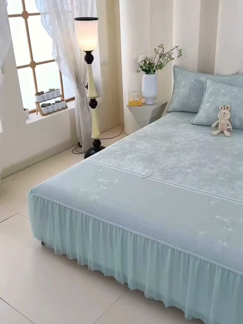 91家纺网 家纺一手货源 找家纺 莱家富 2026新款A类凉感豆豆席-床裙款 床裙款-喜上眉梢绿色