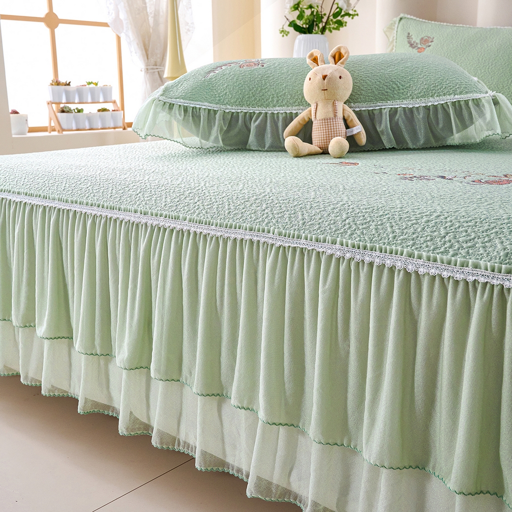 91家纺网 家纺一手货源 找家纺 莱家富 2026新款A类凉感豆豆席-床裙款 床裙款-清夏玫瑰绿色