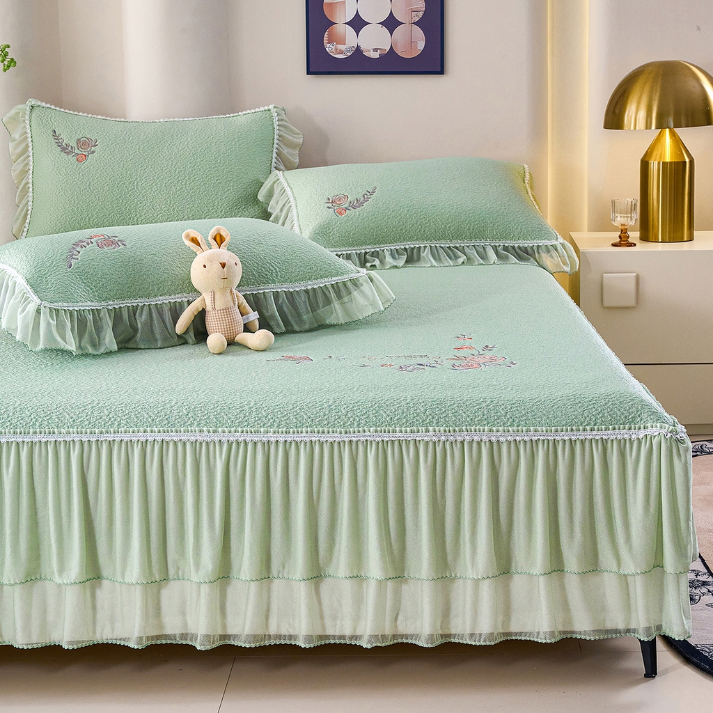 91家纺网 家纺一手货源 找家纺 莱家富 2026新款A类凉感豆豆席-床裙款 床裙款-清夏玫瑰绿色