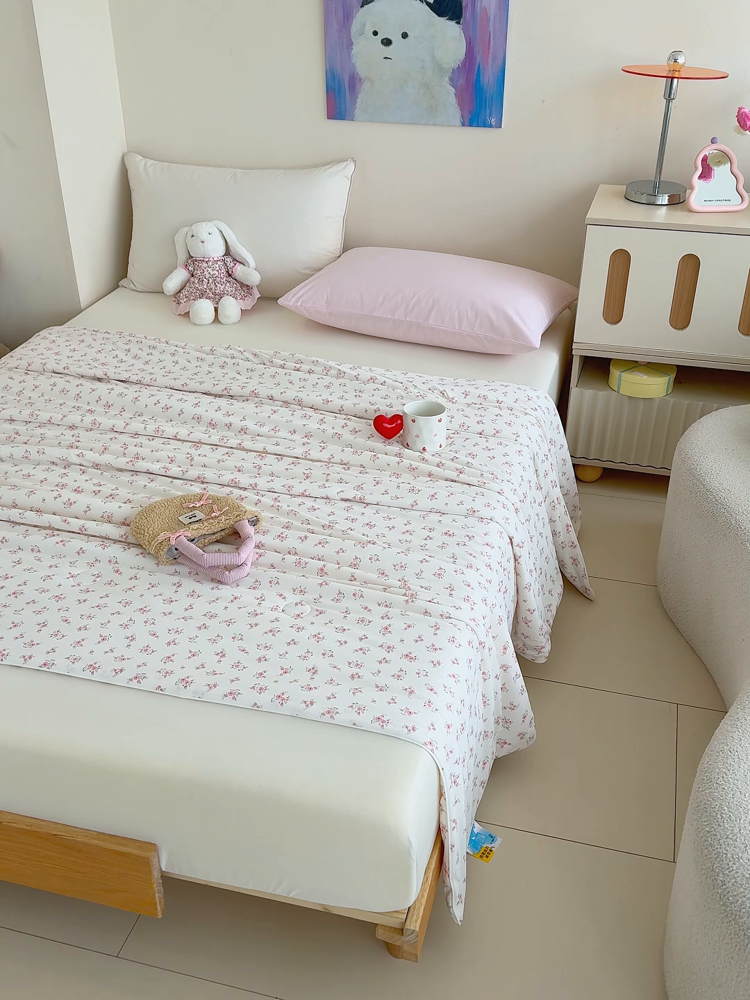 91家纺网 家纺一手货源 找家纺 芯恋家居 2026年新款小冰川凉感夏被冰皮凉感印花夏被凉感丝夏被（四周踩棉工艺） 素花轻语