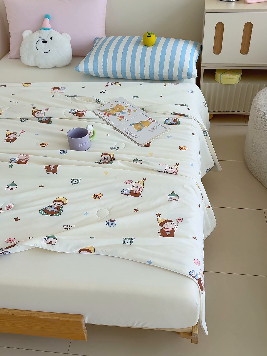 91家纺网 家纺一手货源 找家纺 芯恋家居 2026年新款小冰川凉感夏被冰皮凉感印花夏被凉感丝夏被（四周踩棉工艺） 甜梦星仔