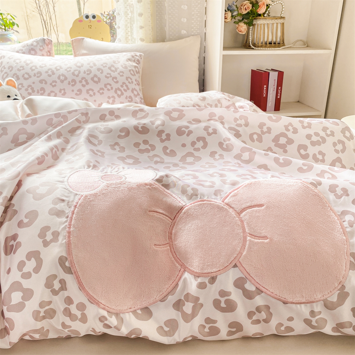 91家纺网 家纺一手货源 找家纺 优贝家纺 2026新款水洗真丝天丝专版贴布绣四件套 蝴蝶结