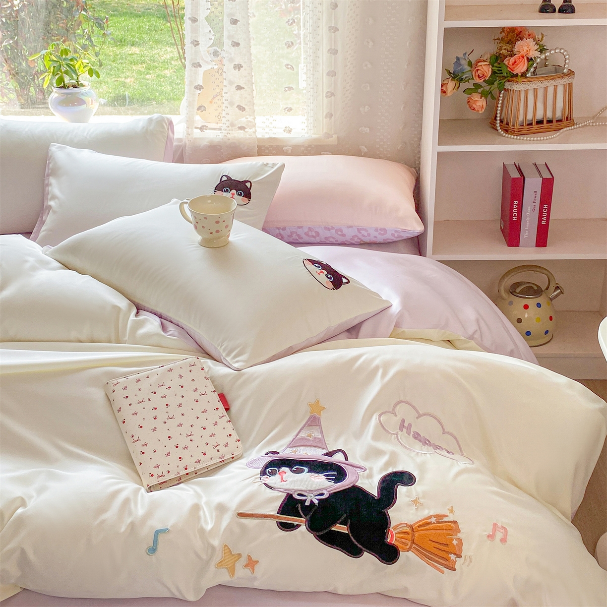 91家纺网 家纺一手货源 找家纺 优贝家纺 2026新款水洗真丝天丝专版贴布绣四件套 魔法猫