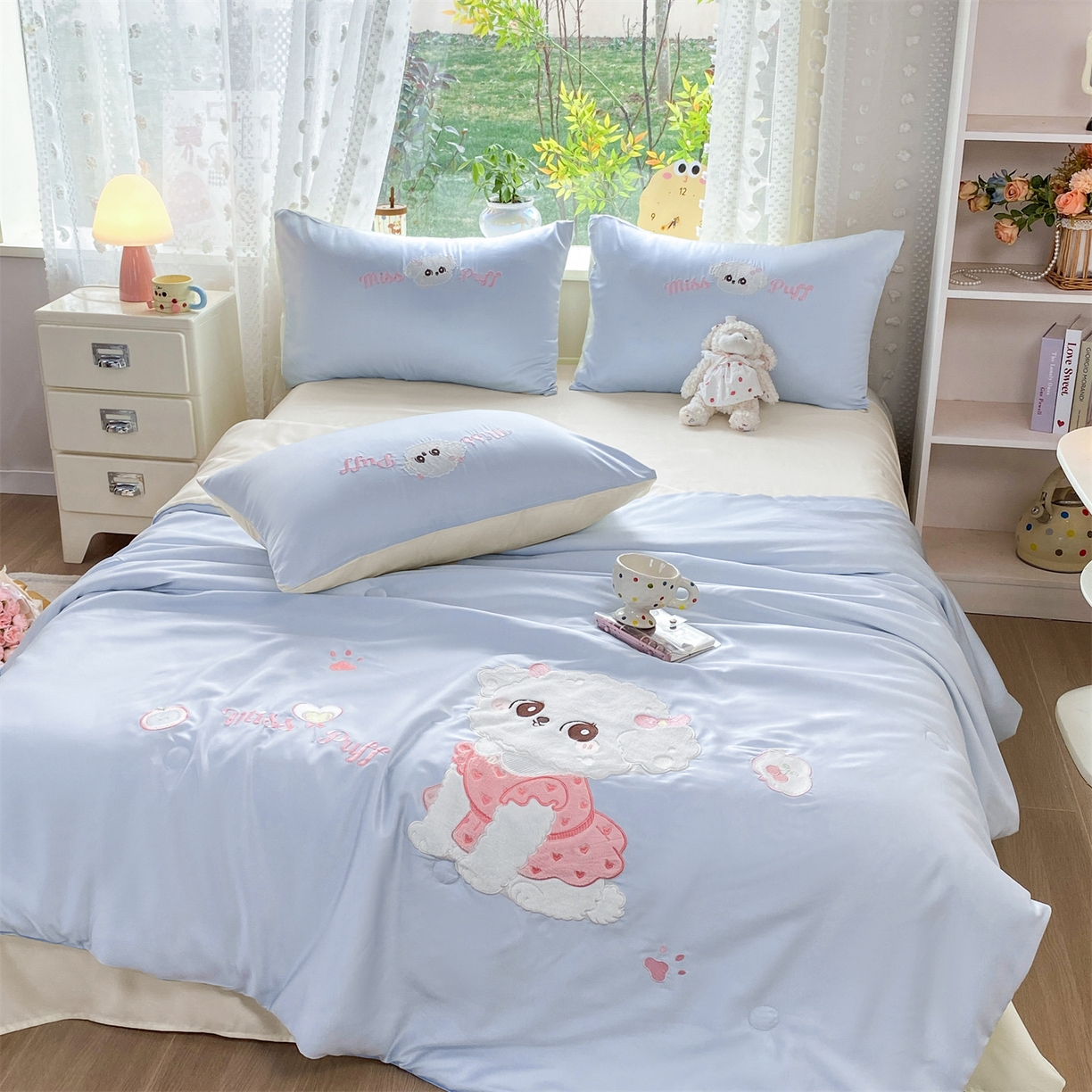 91家纺网 家纺一手货源 找家纺 绒棉世家 2026新款水洗天丝冰天丝专版贴布绣夏被四件套系列 泡芙奶狗