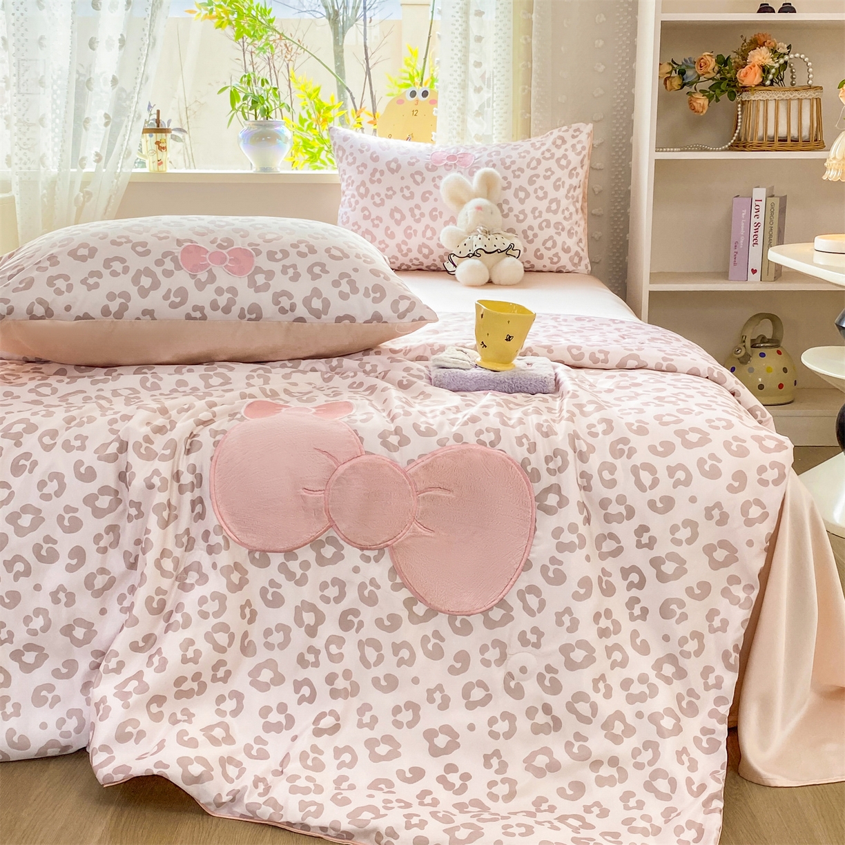 91家纺网 家纺一手货源 找家纺 绒棉世家 2026新款水洗天丝冰天丝专版贴布绣夏被四件套系列 蝴蝶结