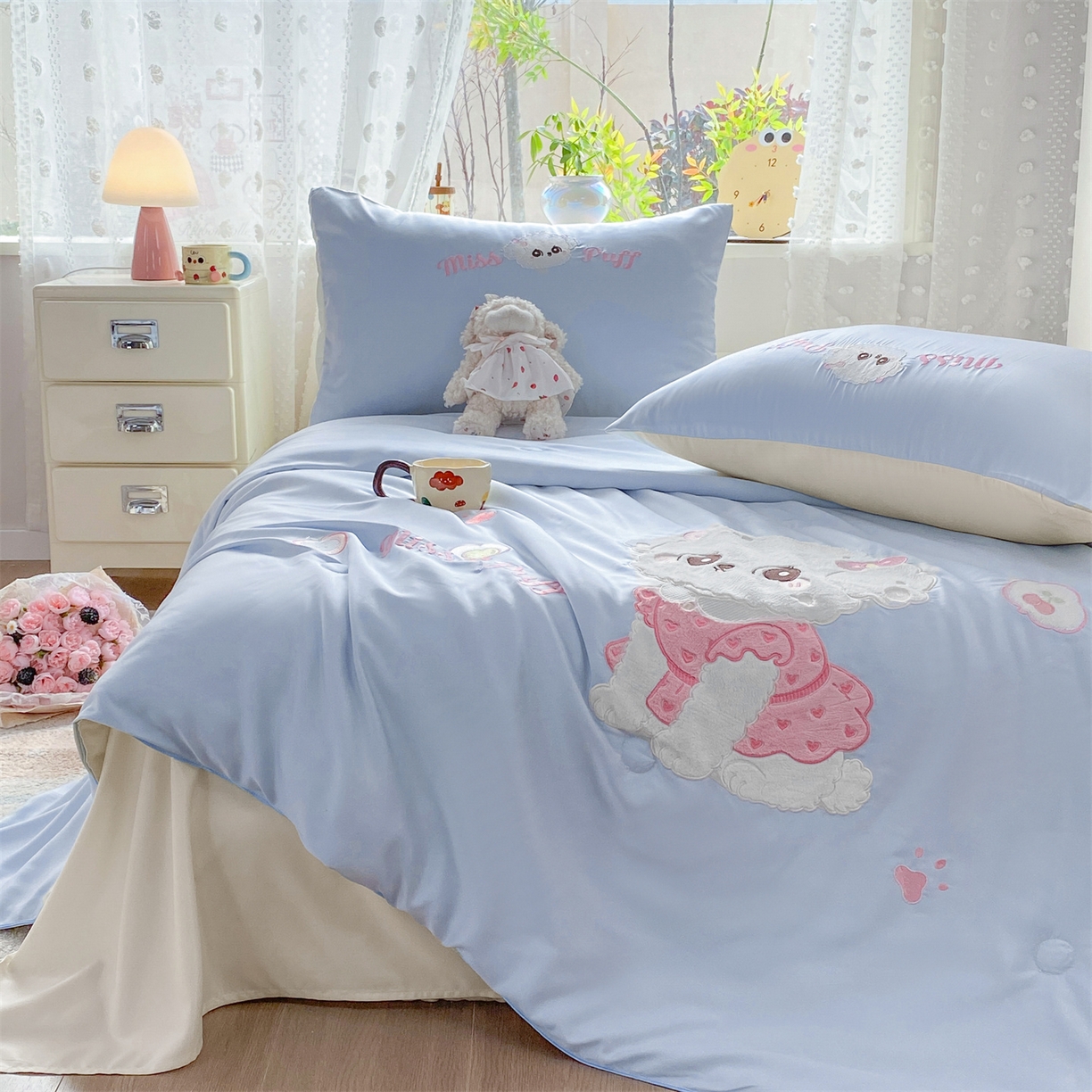 91家纺网 家纺一手货源 找家纺 绒棉世家 2026新款水洗天丝冰天丝专版贴布绣夏被四件套系列 泡芙奶狗