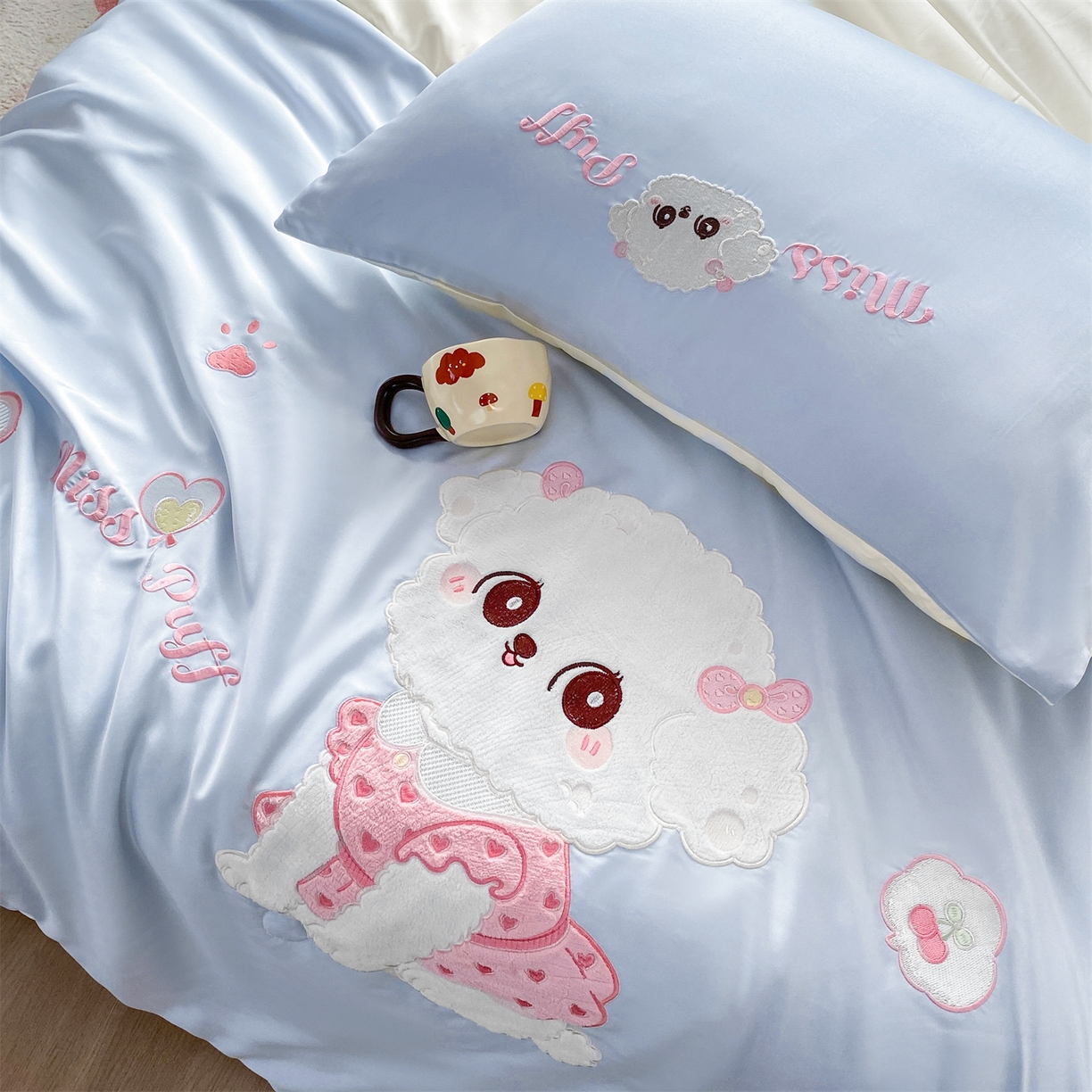 91家纺网 家纺一手货源 找家纺 绒棉世家 2026新款水洗天丝冰天丝专版贴布绣夏被四件套系列 泡芙奶狗