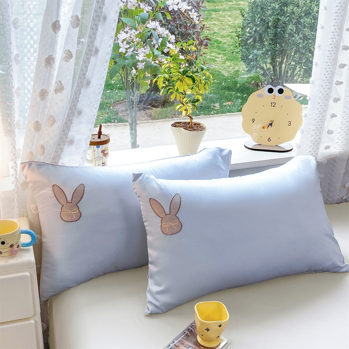 91家纺网 家纺一手货源 找家纺 绒棉世家 2026新款水洗天丝冰天丝专版贴布绣夏被四件套系列 奶蓝兔仔