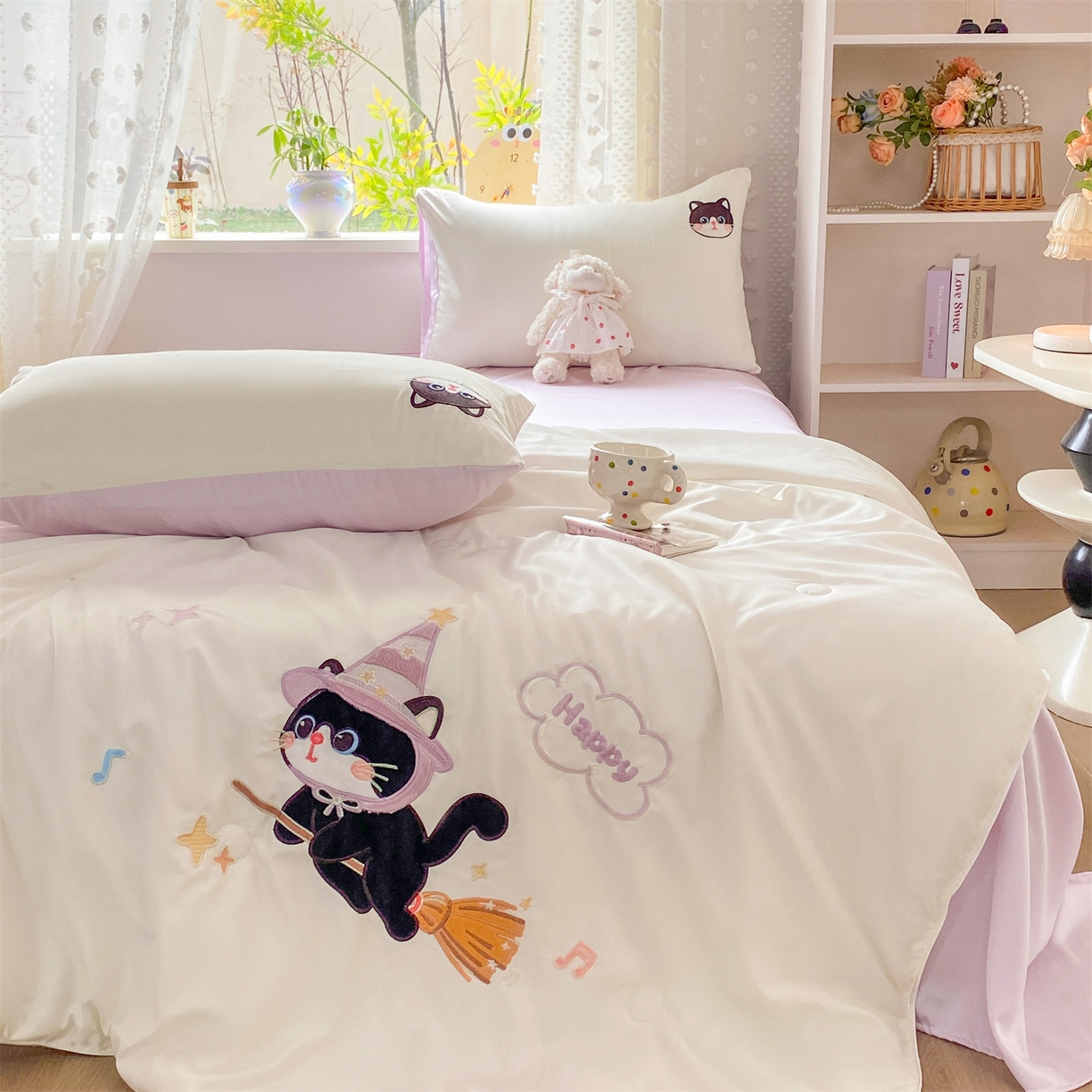 91家纺网 家纺一手货源 找家纺 绒棉世家 2026新款水洗天丝冰天丝专版贴布绣夏被四件套系列 魔法猫