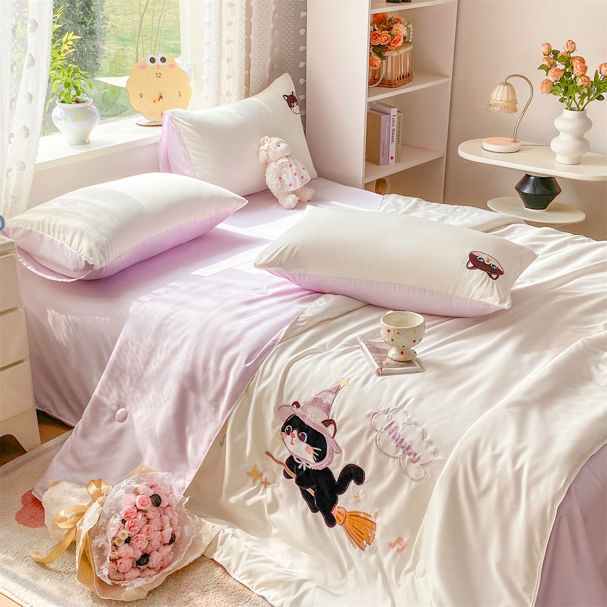 91家纺网 家纺一手货源 找家纺 绒棉世家 2026新款水洗天丝冰天丝专版贴布绣夏被四件套系列 魔法猫