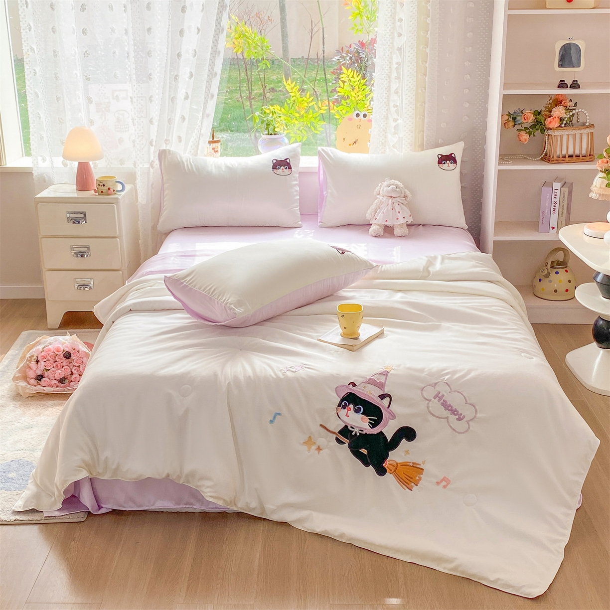 91家纺网 家纺一手货源 找家纺 绒棉世家 2026新款水洗天丝冰天丝专版贴布绣夏被四件套系列 魔法猫