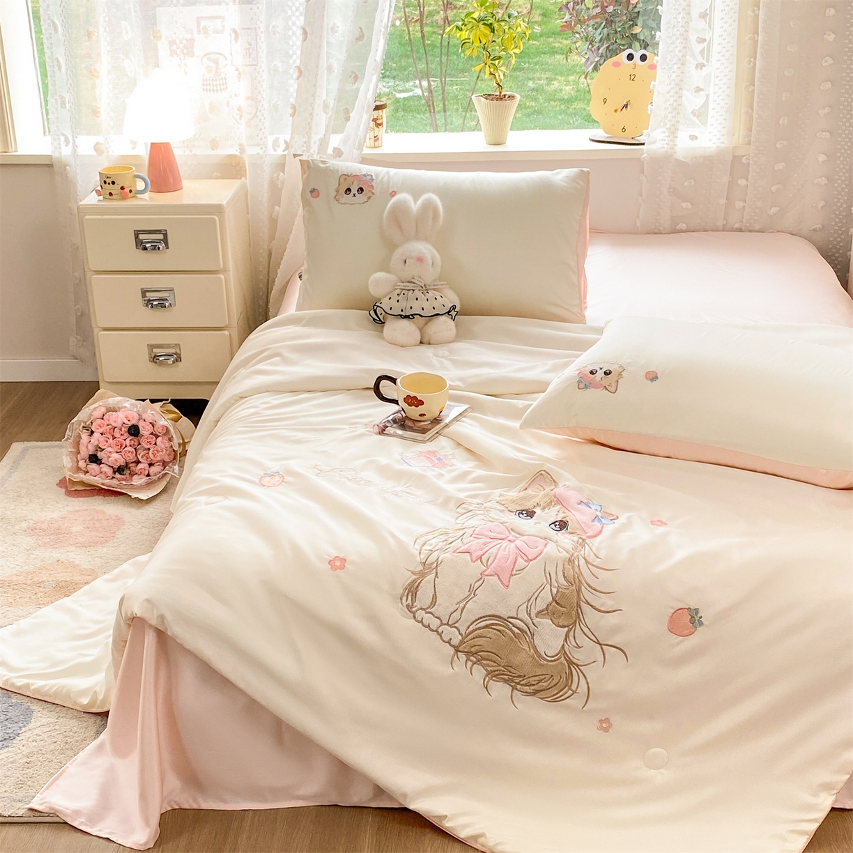 绒棉世家 2026新款水洗天丝冰天丝专版贴布绣夏被四件套系列 白色布偶猫