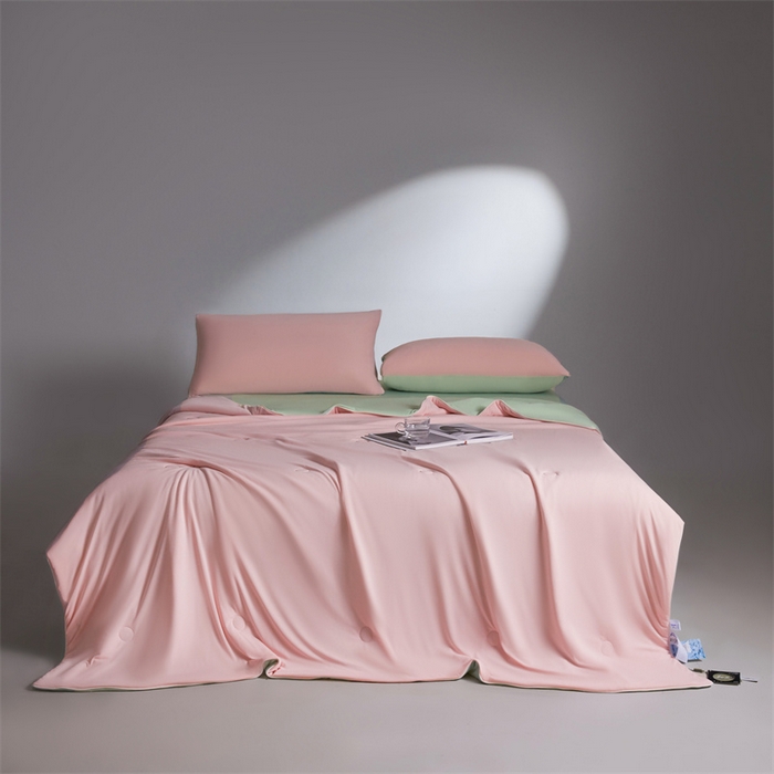 91家纺网 家纺一手货源 找家纺 雯豆家纺 2026春夏新款锦氨夏被空调被子被芯夏季凉感被小冰皮薄被子夏被夏凉被空调被 小冰皮-海棠粉+青柠绿