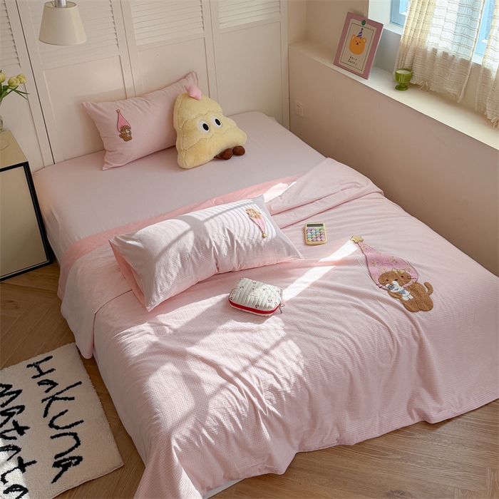 91家纺网 家纺一手货源 找家纺 暖生活 2026新款全棉纯棉色织水洗棉毛巾绣床笠三件套 KT日记