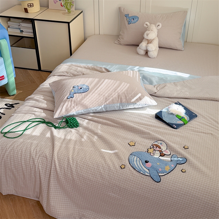 91家纺网 家纺一手货源 找家纺 暖生活 2026新款全棉纯棉色织水洗棉毛巾绣床笠三件套 蓝鲸梦