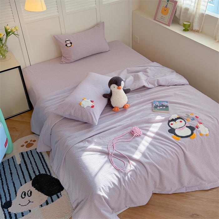 91家纺网 家纺一手货源 找家纺 暖生活 2026新款全棉纯棉色织水洗棉毛巾绣床笠三件套 小企鹅