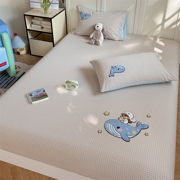 91家纺网 家纺一手货源 找家纺 暖生活 2026新款全棉纯棉色织水洗棉毛巾绣床笠三件套 蓝鲸梦