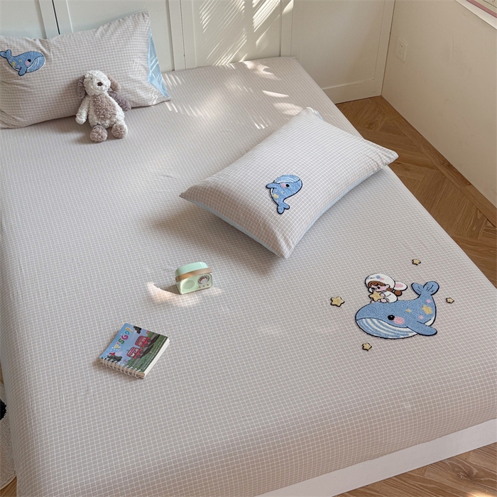 91家纺网 家纺一手货源 找家纺 暖生活 2026新款全棉纯棉色织水洗棉毛巾绣床笠三件套 蓝鲸梦