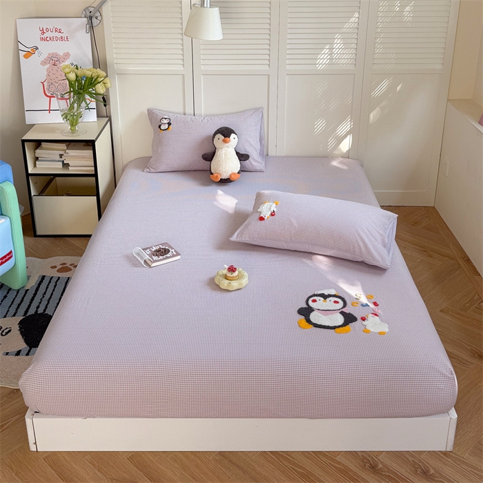 91家纺网 家纺一手货源 找家纺 暖生活 2026新款全棉纯棉色织水洗棉毛巾绣床笠三件套 小企鹅