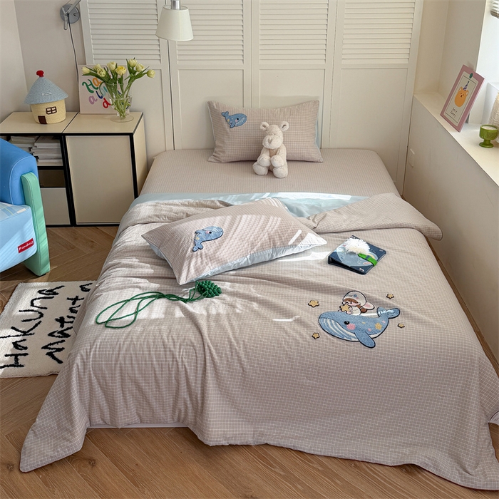 91家纺网 家纺一手货源 找家纺 暖生活 2026新款全棉纯棉色织水洗棉毛巾绣床笠三件套 蓝鲸梦