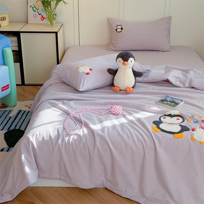 91家纺网 家纺一手货源 找家纺 暖生活 2026新款全棉纯棉色织水洗棉毛巾绣床笠三件套 小企鹅