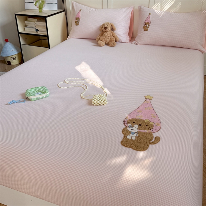 91家纺网 家纺一手货源 找家纺 暖生活 2026新款全棉纯棉色织水洗棉毛巾绣床笠三件套 KT日记