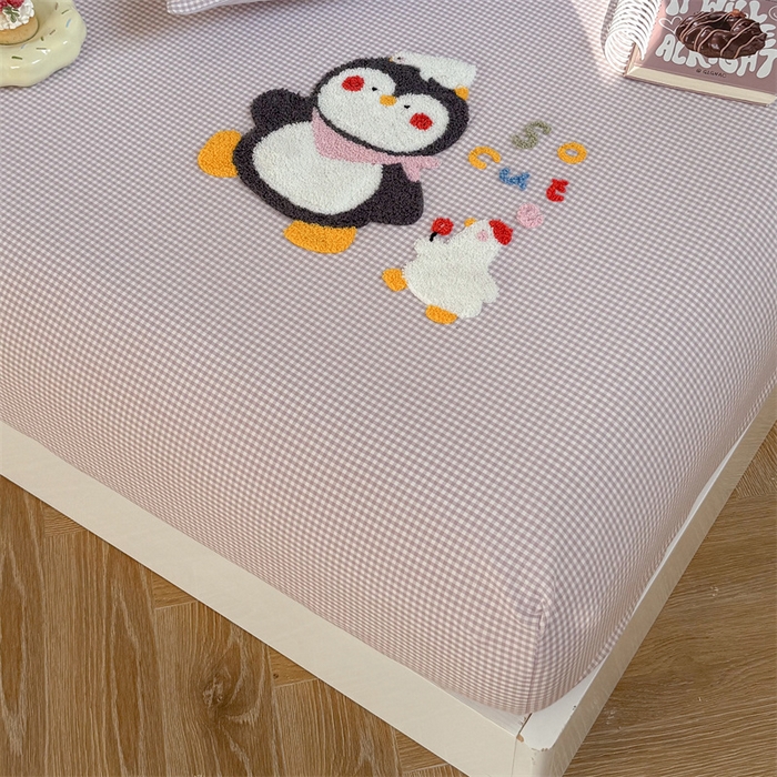 91家纺网 家纺一手货源 找家纺 暖生活 2026新款全棉纯棉色织水洗棉毛巾绣床笠三件套 小企鹅