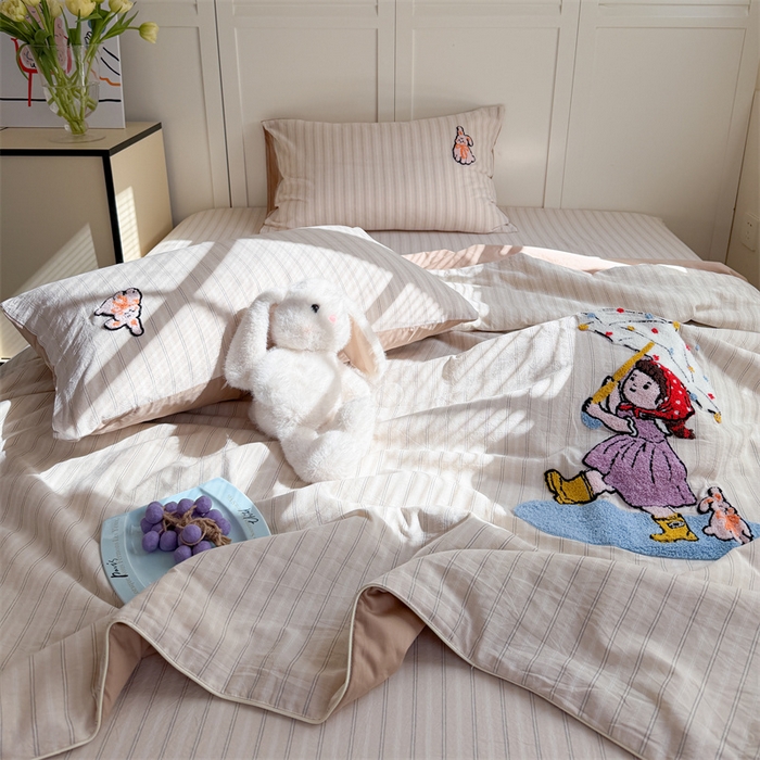 91家纺网 家纺一手货源 找家纺 暖生活 2026新款全棉纯棉色织水洗棉毛巾绣床笠三件套 下雨天