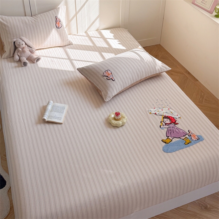 91家纺网 家纺一手货源 找家纺 暖生活 2026新款全棉纯棉色织水洗棉毛巾绣床笠三件套 下雨天