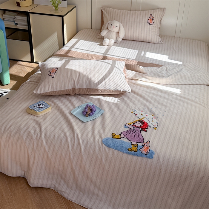 91家纺网 家纺一手货源 找家纺 暖生活 2026新款全棉纯棉色织水洗棉毛巾绣床笠三件套 下雨天