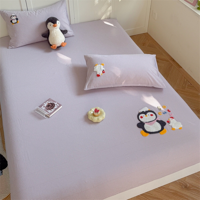 91家纺网 家纺一手货源 找家纺 暖生活 2026新款全棉纯棉色织水洗棉毛巾绣床笠三件套 小企鹅