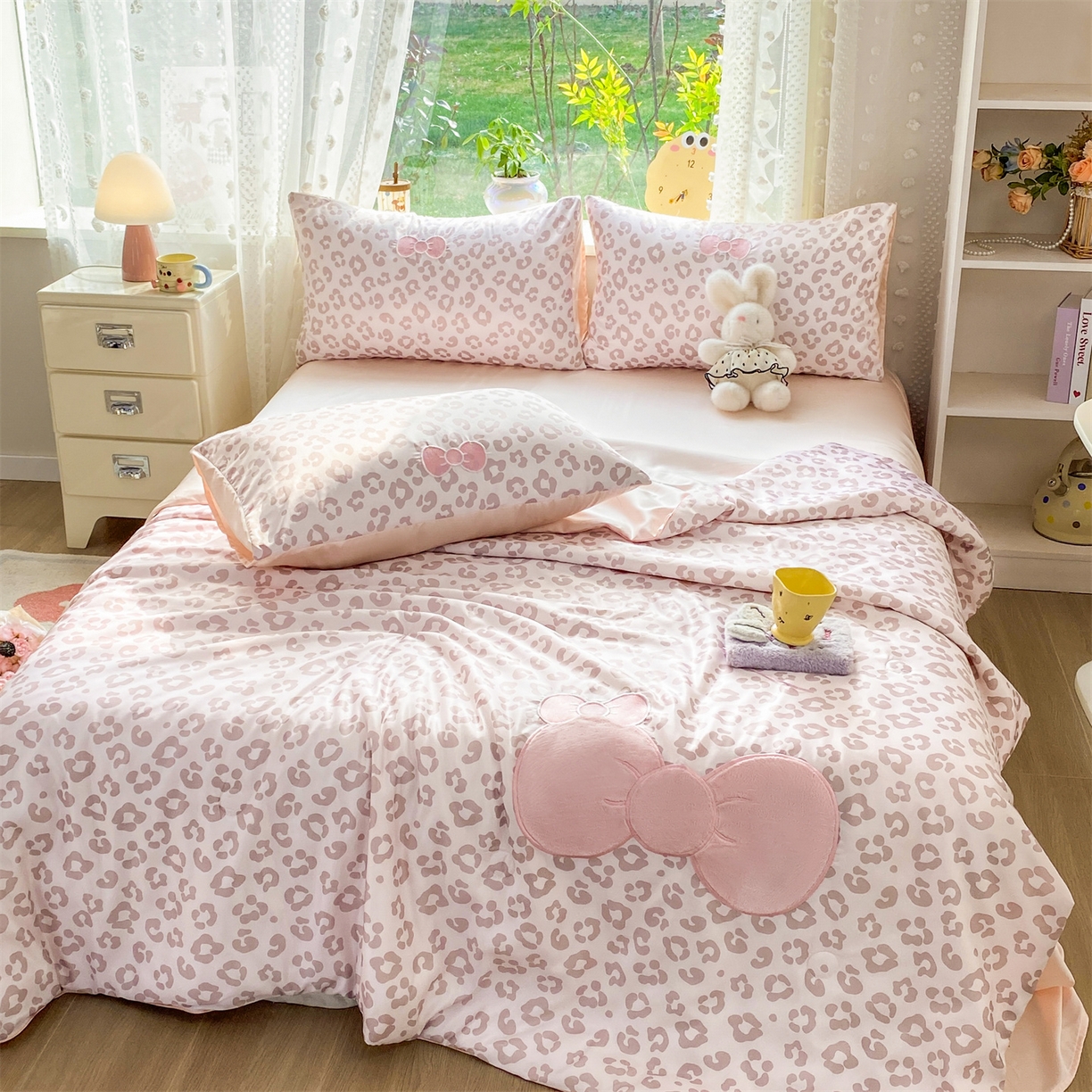 91家纺网 家纺一手货源 找家纺 优贝家纺 2026新款水洗天丝冰天丝专版贴布绣夏被四件套系列 蝴蝶结