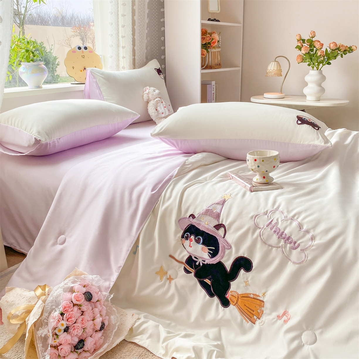 91家纺网 家纺一手货源 找家纺 优贝家纺 2026新款水洗天丝冰天丝专版贴布绣夏被四件套系列 魔法猫